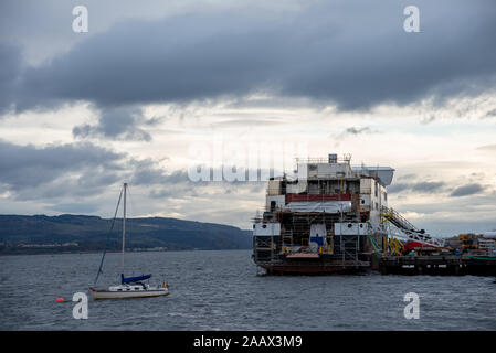 Port Glasgow, Inverclyde/Schottland - 12/11/2019 Ferguson Marine Schiffbau von der schottischen Regierung Gebäude Calmac Fähre nach nationalisiert werden Stockfoto