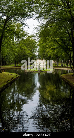 Bayreuth 2019. See, überquert den Hofgarten. Die Gärten in der Nähe des Schlosses sind sehr beliebt bei Touristen und Bürger für Erfrischung von der Stockfoto