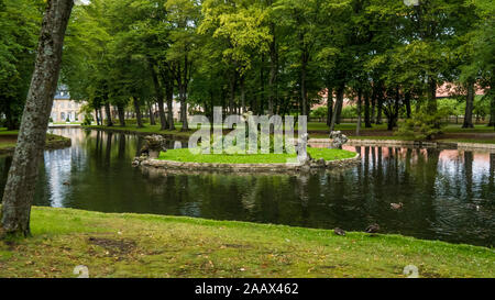 Bayreuth 2019. See, überquert den Hofgarten. Die Gärten in der Nähe des Schlosses sind sehr beliebt bei Touristen und Bürger für Erfrischung von der Stockfoto