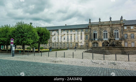 Bayreuth 2019. Fassade des Neues Schloss, das Neue Schloss. Im Jahre 1750 erbaut, ist es derzeit das Museum der Stadt. August 2019 in Bayreuth. Stockfoto