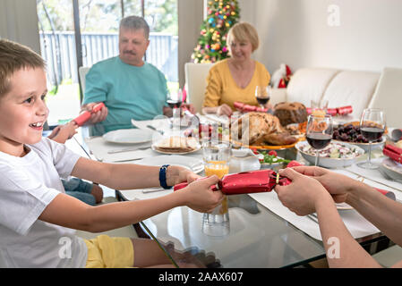 Australische Familie Weihnachten Abendessen und Feier Stockfoto