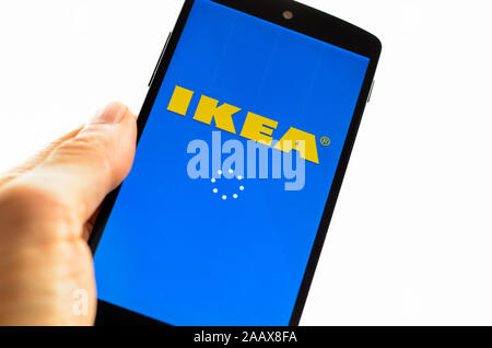 Ein Smartphone mit dem Ikea app. Stockfoto