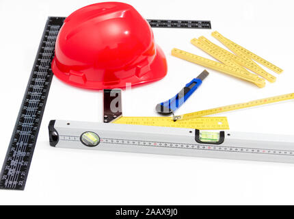Foto der Helm und Tools für Konstruktionszeichnungen und Gebäuden Stockfoto