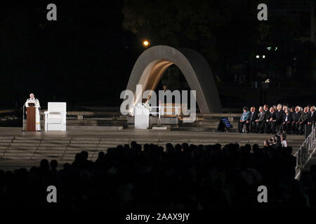 Hiroshima, Japan. 24 Nov, 2019. Papst Franziskus liefert eine Rede in Hiroshima Peace Memorial Park. Papst Franziskus ist in Japan für eine dreitägige (Besuch Nagasaki, Hiroshima) und Tokio (Japan) eine Anti-AKW-Nachricht und beten für den Frieden. Dies ist der erste Papstbesuch in Japan in 38 Jahren. Credit: Rodrigo Reyes Marin/ZUMA Draht/Alamy leben Nachrichten Stockfoto