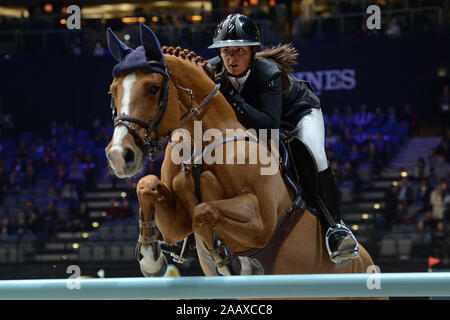 Prag, Tschechische Republik. 24 Nov, 2019. NINA MALLEVALEY von Frankreich während der abschließenden einzelnen Wettbewerb im Longines Global Champions Endspiele 2019 in Prag in der Tschechischen Republik. Credit: Slavek Ruta/ZUMA Draht/Alamy leben Nachrichten Stockfoto