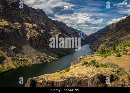 Eine Ansicht des Snake River an der Stateline von Idaho und Oregon Hells Canyon". Stockfoto