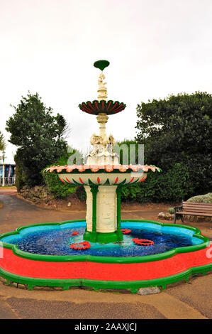 Die zwei Meter hoch Gusseisen dekorative Brunnen in St Annes formalen Gärten Stockfoto