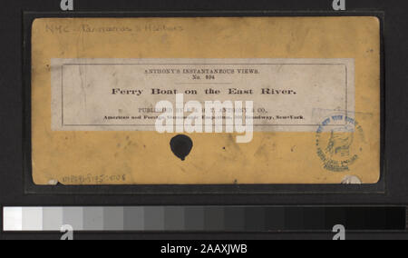 Fähre auf dem East River umfasst einerseits - farbige Anzeigen. Robert Dennis Sammlung von stereoskopische Ansichten. Einige Ansichten haben steuerstempel angebracht. Titel von Cataloger'. Blick auf den Hafen von New York: Fähren, Segelschiffe, Piers und Kaianlagen, Dampfschiffe, einschließlich der Vorsehung und mit Blick auf den Innenbereich, schwebenden Getreidesilos, Lastkähne, Werften, Männer aus dem französischen Mann-von-Krieg Landung in einem dory an der Batterie, die US Barge Office und den Versand news Büro des New York Herald, der Fuß der Whitehall Street, Soldaten auf einen italienischen Mann-von-Krieg mit Bajonetten, Fort Lafayette, Gouverneure Insel Stockfoto
