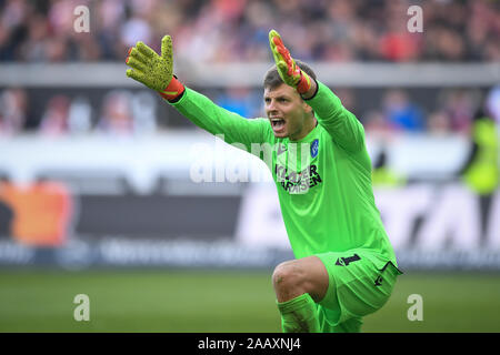 Stuttgart, Deutschland. 24 Nov, 2019. torwart Benjamin Uphoff (KSC). GES/Fußball/2. Bundesliga: VfB Stuttgart - Karlsruher SC, 24.11.2019 Fußball: 2. Liga: VfB Stuttgart vs Karlsruher SC, Stuttgart, 24. November 2019 | Verwendung der weltweiten Kredit: dpa/Alamy leben Nachrichten Stockfoto