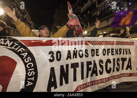 Madrid, Spanien. 23 Nov, 2019. Demonstrant in einer antifaschistischen Demonstration in Madrid. Credit: Celestino Arce Lavin/ZUMA Draht/Alamy leben Nachrichten Stockfoto