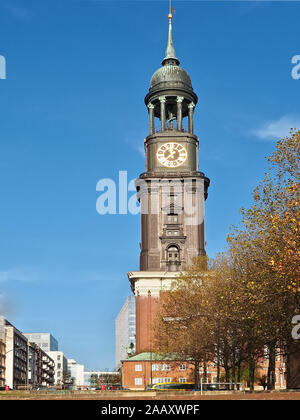 Die Kirche von Hamburg in Deutschland mit dem Namen St. Michaelis Kirche oder Michel Stockfoto