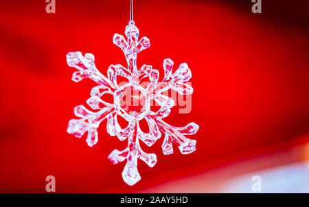 Glas Christbaumschmuck am Weihnachtsmarkt auf dem Alexanderplatz Stockfoto