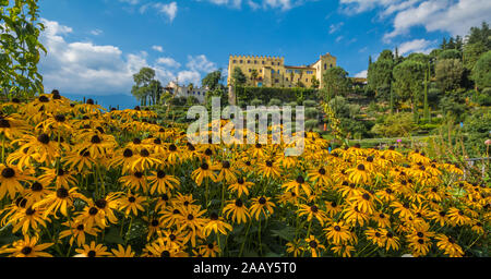 Mit Blick auf die botanischen Gärten von Schloss Trauttmansdorff - Meran, Südtirol, Norditalien. Gärten trauttmansdorff Meran Südtirol Italien. Stockfoto