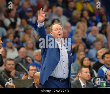 Memphis, TN, USA. 23 Nov, 2019. Ole Miss Head Coach, Kermit Davis, während der NCAA Basketball Spiel zwischen den Ole Miss Rebels und die Memphis Tigers am FedEx Forum in Memphis, TN. Kevin Langley/Sport Süd Media/CSM/Alamy leben Nachrichten Stockfoto