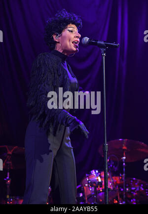 Sunrise, FL, USA. 23 Nov, 2019. Emily King führt auf dem BB&T Center am 23. November 2019 in Sunrise, Florida. Quelle: MPI04/Medien Punch/Alamy leben Nachrichten Stockfoto