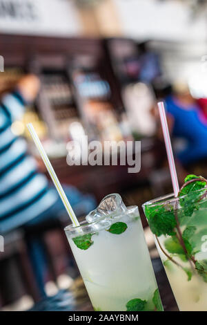 Mojito Cocktail in einer Bar in Kuba/Havanna Stockfoto