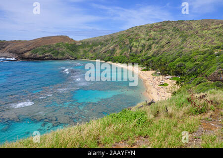 Schnorcheln am Korallenriff der Hanauma Bay, ein ehemaliger Vulkankrater, jetzt eine nationale Reserve in der Nähe von Honolulu, Oahu, Hawaii, USA. Stockfoto