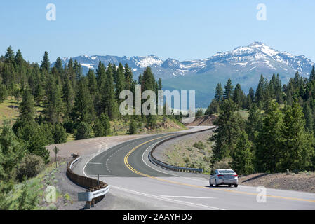 In Richtung Erdbeere Bergen auf der Landstraße 20 in Grant County, Oregon. Stockfoto