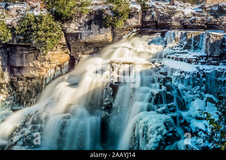 Inglis Falls Conservation Area Niagara Escarpment Bruce Peninsula Owen Sound Ontario Kanada im Winter Stockfoto