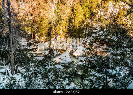 Inglis Falls Conservation Area Niagara Escarpment Bruce Peninsula Owen Sound Ontario Kanada im Winter Stockfoto