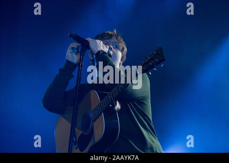 Manchester, Großbritannien. 23. November 2019. Schottische singer/songwriter Lewis Capaldi führt live an der Manchester Academy 1 im ausverkauften Show. Stockfoto