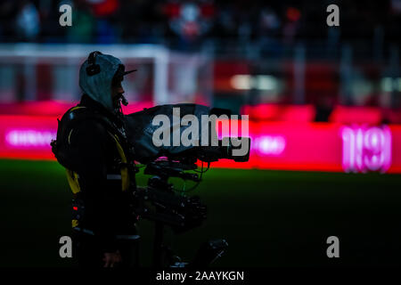 Kameramänner al lavoro bei AC Mailand vs SS Neapel, Mailand, Italien, 23. November 2019, Fußball Italienische Fußball Serie A Männer Meisterschaft Stockfoto