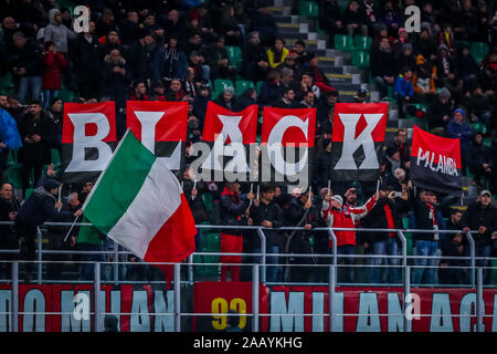 Fans des AC Mailand während der AC Mailand vs SS Neapel, Mailand, Italien, 23. November 2019, Fußball Italienische Fußball Serie A Männer Meisterschaft Stockfoto