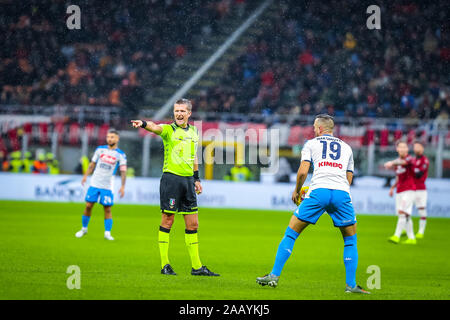 Daniele orsato Schiedsrichter während der AC Mailand vs SS Neapel, Mailand, Italien, 23. November 2019, Fußball Italienische Fußball Serie A Männer Meisterschaft Stockfoto