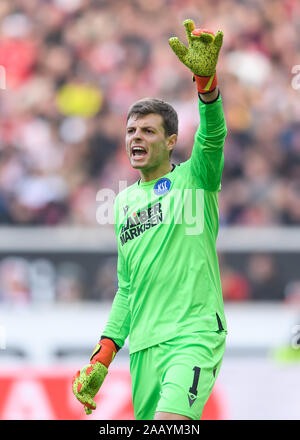 Stuttgart, Deutschland. 24 Nov, 2019. torwart Benjamin Uphoff (KSC) individuelle Maßnahmen, zugeschnitten. GES/Fußball/2. Bundesliga: VfB Stuttgart - Karlsruher SC, 24.11.2019 Fußball: 2. Liga: VfB Stuttgart vs Karlsruher SC, Stuttgart, 24. November 2019 | Verwendung der weltweiten Kredit: dpa/Alamy leben Nachrichten Stockfoto