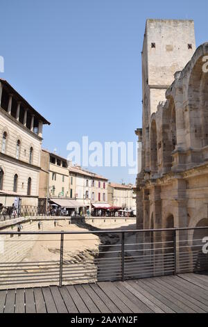 Die alte römische Stadt Arles in der Provence, Südfrankreich. Stockfoto