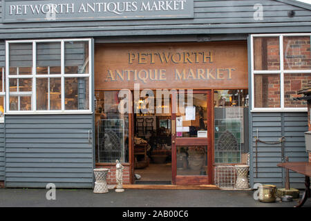 Petworth, West Sussex, UK, November, 24, 2019, Petworth Antiken Markt in der historischen Altstadt von Petworth. Stockfoto