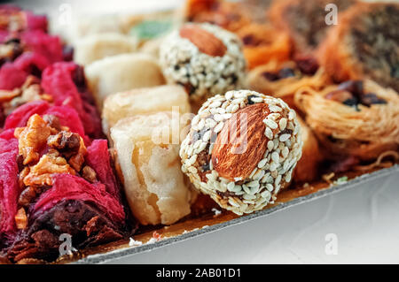 Traditionelle Östliche iranischen und afghanischen, türkischen und arabischen Süßigkeiten für den Urlaub. Stockfoto
