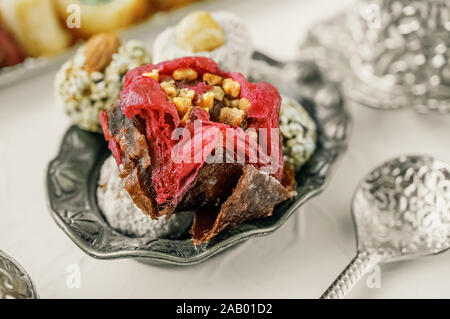 Traditionelle Östliche iranischen und afghanischen, türkischen und arabischen Süßigkeiten für den Urlaub. Stockfoto