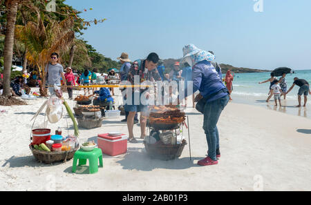 Gegrillte snacks Sai Kaew Beach Ko Samet Thailand Stockfoto