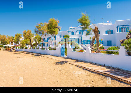 NAXOS, Griechenland - 22. Mai 2017: Schöne weißgetünchten griechischen Stil Architektur in Naxos (Chora) Stadt auf der Insel Naxos, Kykladen, Stockfoto