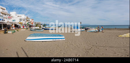 Strand von Carihuela, Torremolinos, Andalusien, Spanien Stockfoto