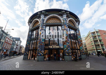 Den Haag, Niederlande - ca. 2019: Der Stachel Clothing Store Stockfoto