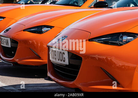 Linie von Orange Mazda Miata MX-5 ND Markus 4 30. Jahrestag Modell Stockfoto