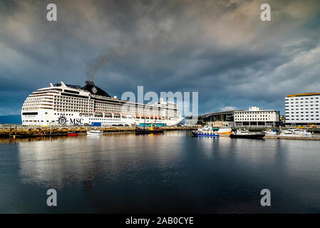 TRONDHEIM, Norwegen - 7 September, 2019: MS MSC Orchestra ist ein Kreuzfahrtschiff, das in 2007 für MSC Kreuzfahrten gebaut wurde. Sie ist das zweite Schiff der Musica Stockfoto