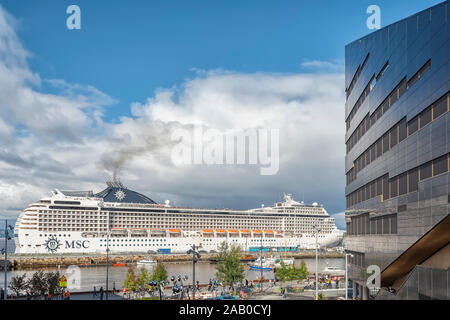 TRONDHEIM, Norwegen - 7 September, 2019: MS MSC Orchestra ist ein Kreuzfahrtschiff, das in 2007 für MSC Kreuzfahrten gebaut wurde. Sie ist das zweite Schiff der Musica Stockfoto