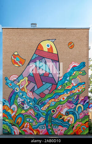 TRONDHEIM, Norwegen - 8. SEPTEMBER 2019: ein riesiges Stück Graffiti Kunst deckt eine ganze Seite des Gebäudes. Stockfoto