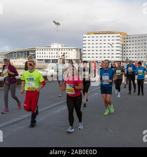 TRONDHEIM, Norwegen - 07 September, 2019: Läufer im 2019 Trondheim Marathon konkurrieren. Stockfoto