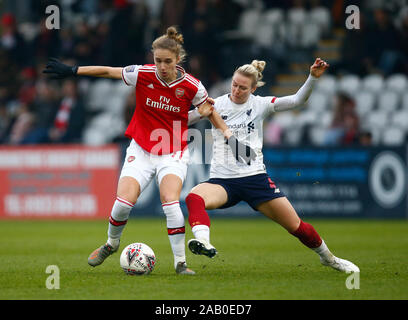 Portsmouth, England - 24. NOVEMBER: L-R Vivianne Miedema von Arsenal und Rhiannon Roberts von Liverpool Frauen während Super Barclays Frauen Liga matc Stockfoto