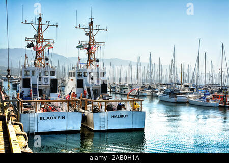 Beeindruckende United States Coast Guards/Küstenwache Boote, der blackfin und den Heilbutt angedockt an den Hafen von Santa Barbara, Santa Barbara, CA Stockfoto