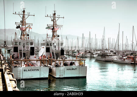 Beeindruckende United States Coast Guards/Küstenwache Boote, der blackfin und den Heilbutt angedockt an den Hafen von Santa Barbara, Santa Barbara, CA Stockfoto