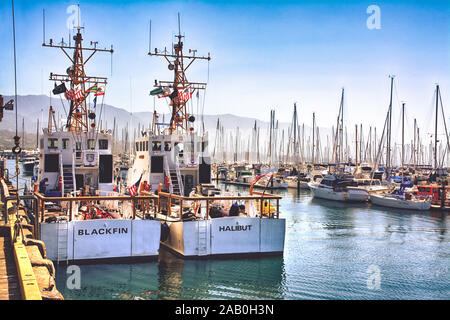 Beeindruckende United States Coast Guards/Küstenwache Boote, der blackfin und den Heilbutt angedockt an den Hafen von Santa Barbara, Santa Barbara, CA Stockfoto