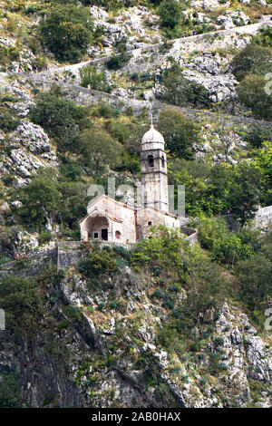 Die Kirche Unserer Lieben Frau von Remedy in der befestigten Mauern der alten Stadt Kotor, Montenegro eingestellt Stockfoto