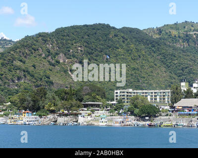 PANAJACHEL, Guatemala, aus der Atitlán-See gesehen. Foto: Tony Gale Stockfoto