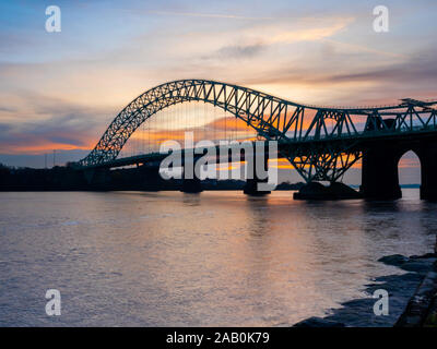 Die Runcorn in Widnes Silver Jubilee Bridge Stockfoto