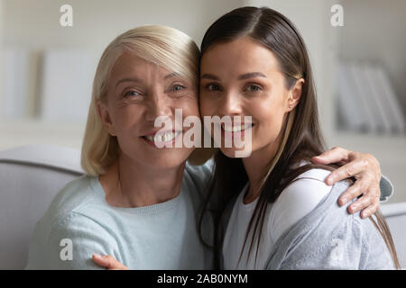 Schließen Sie herauf Bild mehrere Generationen weibliche Family Portrait Stockfoto